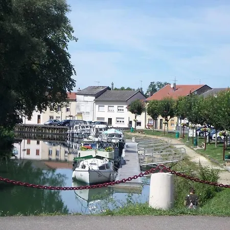 Gite La Loutre Stenay Buitenkant foto